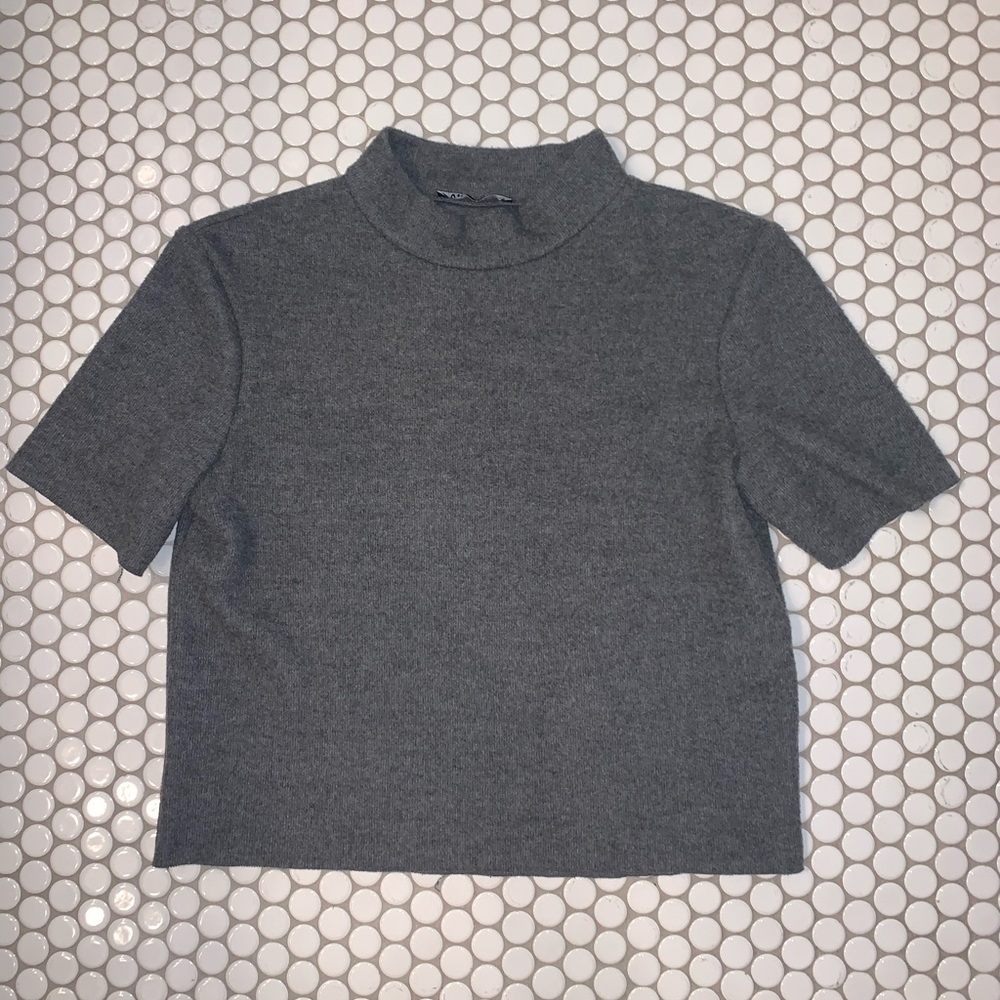 NEW W/O TAGS Zara Mock neck Top